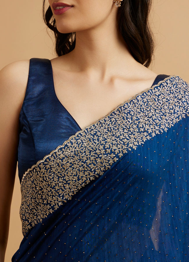 alt message - Mohey Women Indigo Blue Bel Buti Patterned Saree with Stone Embellishment image number 3